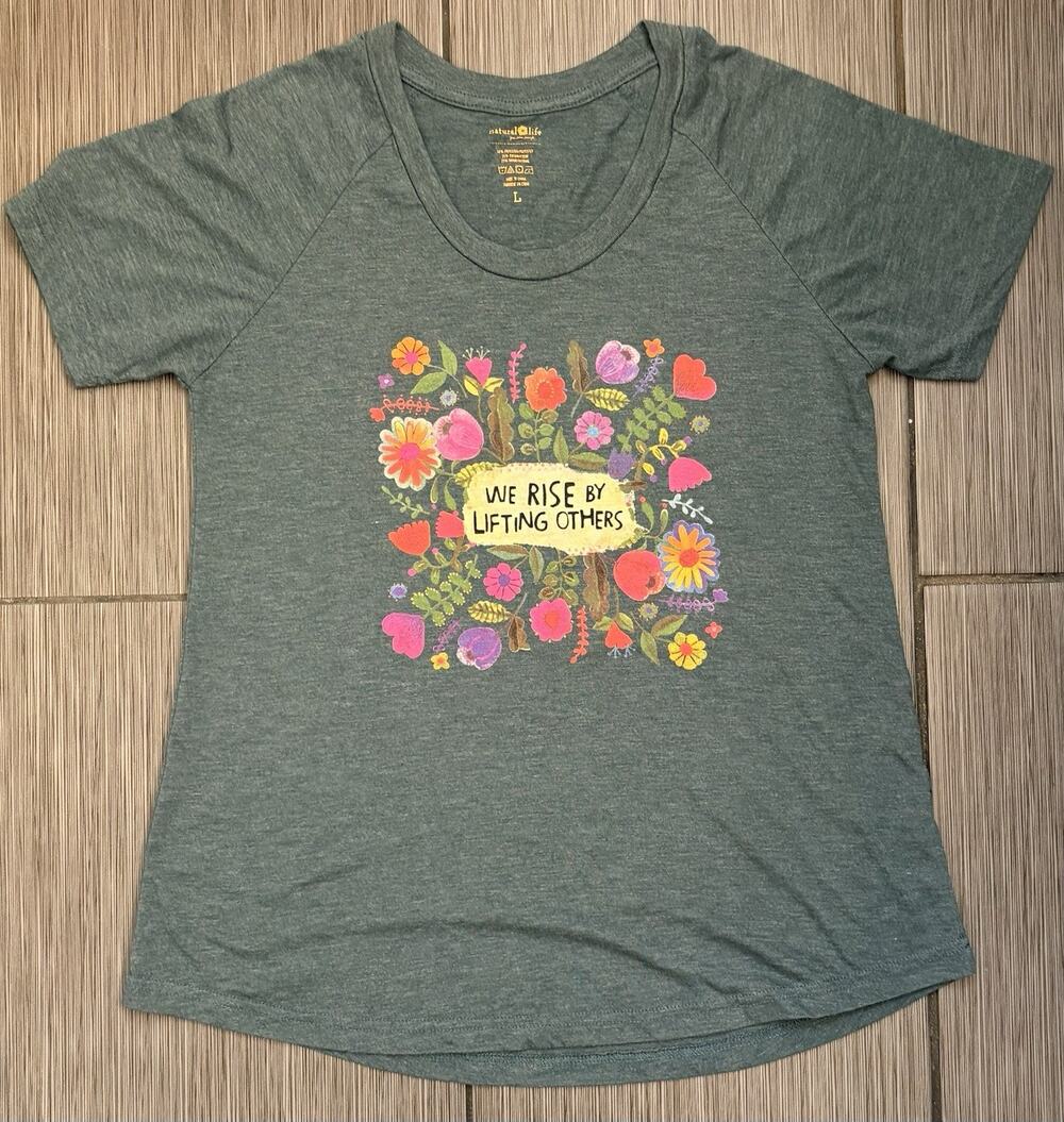 Natural Life “We Rise By Lifting Others” Short Sleeve T-shirt Size Large Green